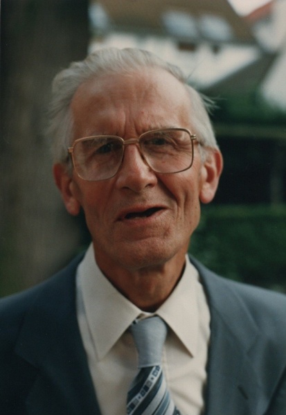 Bestand:Theet Gasseling (1916-2008).jpg