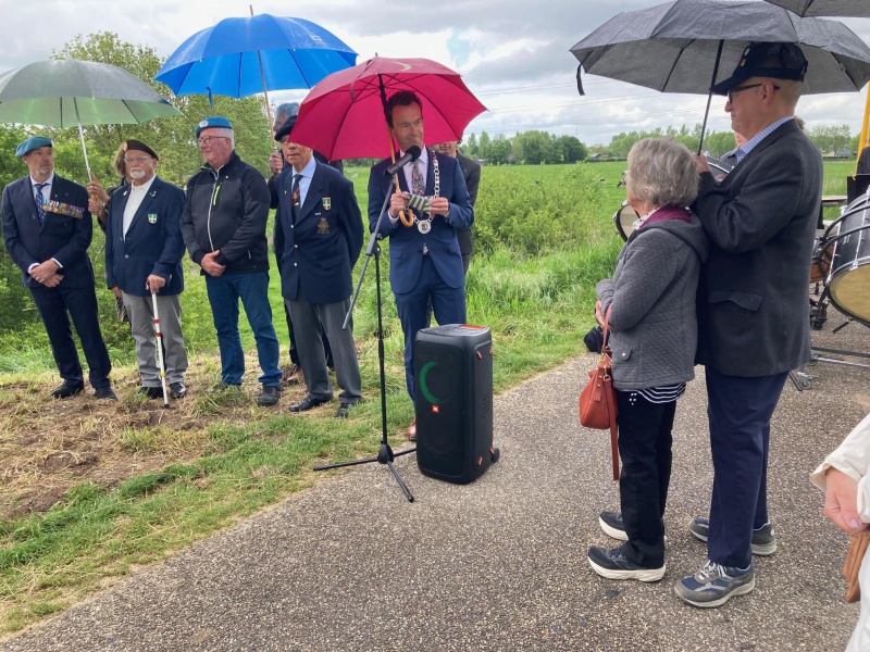 Bestand:Vliegend fort 44-8199 a.jpg