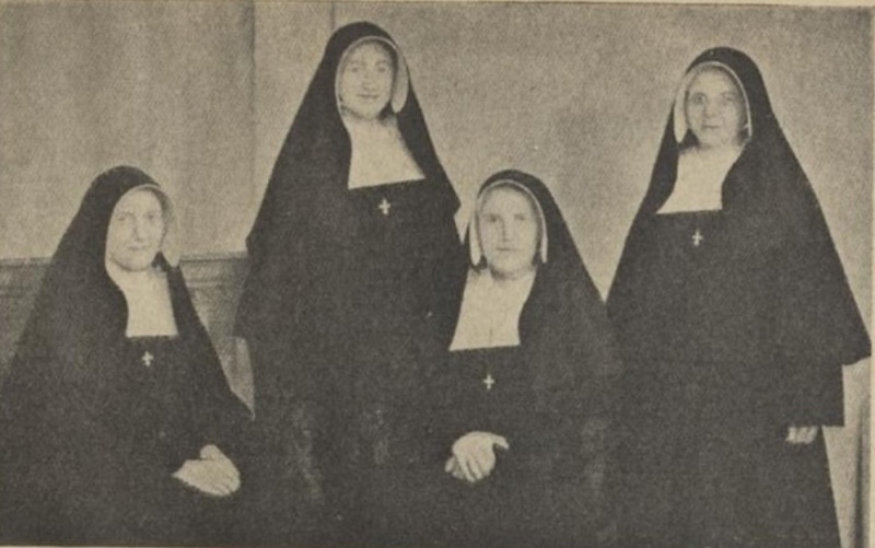 Bestand:Zuster Laurine Krebber en medezusters voor Celebes.jpg