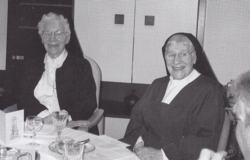 Bestand:Zusters Mirjam Harmsen en Cecilia Harmsen.jpg